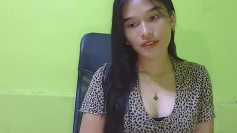 Snapshot of n3ssa chatting on December 3, 10:35 am nessa online show from December 3, 10:35 am