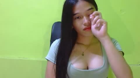 Snapshot of n3ssa chatting on December 5, 11:52 am nessa online show from December 5, 11:52 am