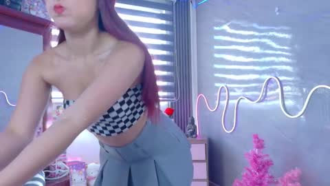 Snapshot of naaomi_cute chatting on December 15, 1:04 pm naaomi_cute online show from December 15, 1:04 pm