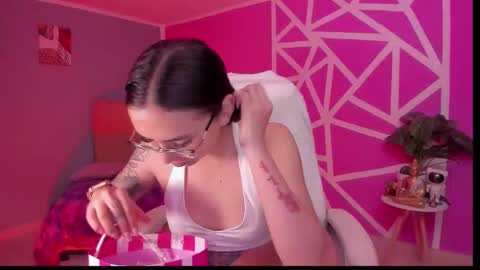 Snapshot of naath_ chatting on February 10, 2:04 am anny online show from February 10, 2:04 am