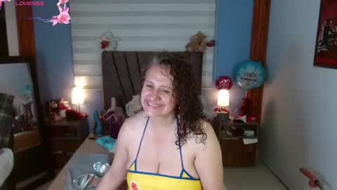 Snapshot of nadia_84 chatting on June 18, 11:36 am nadia_84 online show from June 18, 11:36 am