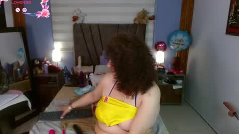 Snapshot of nadia_84 chatting on June 23, 7:45 pm nadia_84 online show from June 23, 7:45 pm