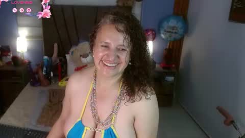 Snapshot of nadia_84 chatting on June 30, 12:28 pm nadia_84 online show from June 30, 12:28 pm
