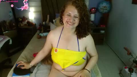 Snapshot of nadia_84 chatting on July 7, 7:29 pm nadia_84 online show from July 7, 7:29 pm
