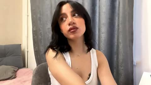 Snapshot of nadinevanni chatting on May 1, 1:05 pm Leya online show from May 1, 1:05 pm