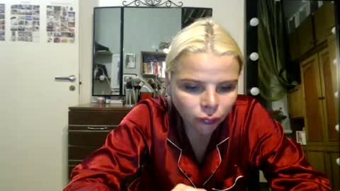 Snapshot of nadyagt chatting on June 23, 7:56 pm nadyagt online show from June 23, 7:56 pm