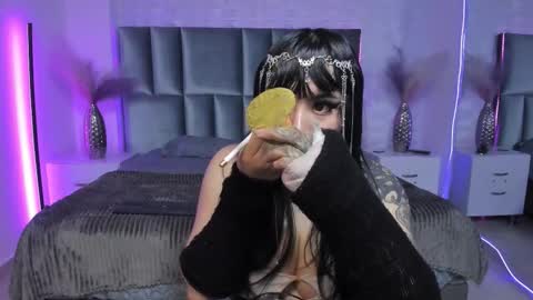 Snapshot of naeniademon_ chatting on January 14, 3:56 am Naenia online show from January 14, 3:56 am