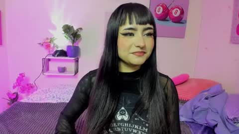 Snapshot of naeniademon_ chatting on March 3, 3:34 am Naenia online show from March 3, 3:34 am