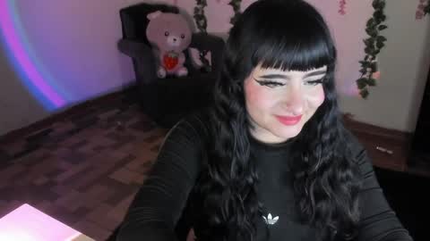 naeniademont online show from May 28, 1:52 pm