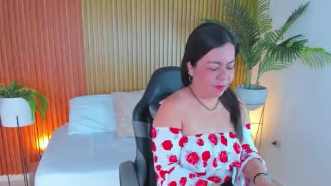 N A H I A online show from November 19, 12:05 pm