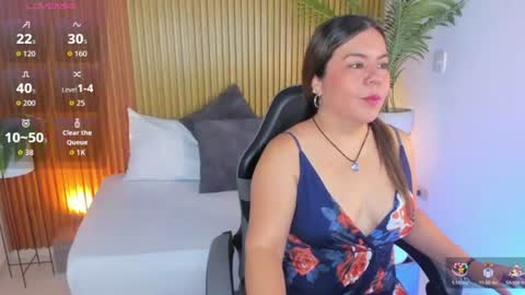 Snapshot of nahia_13 chatting on June 9, 12:17 pm N A H I A online show from June 9, 12:17 pm