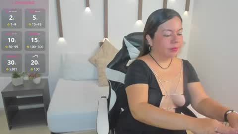 Snapshot of nahia_13 chatting on June 11, 2:11 am N A H I A online show from June 11, 2:11 am