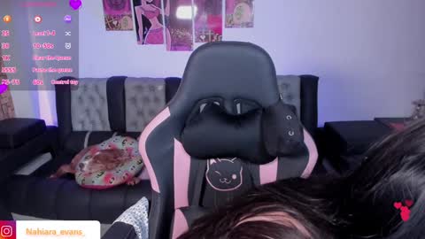 Snapshot of nahiara_evans_ chatting on December 21, 8:50 am NAHIARA EVANS online show from December 21, 8:50 am