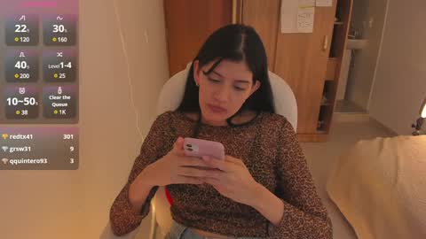 Snapshot of nahomi2021 chatting on December 7, 3:25 am independent model online show from December 7, 3:25 am