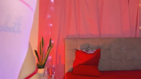 Snapshot of nahomi28 chatting on November 14, 8:51 pm Naomi online show from November 14, 8:51 pm