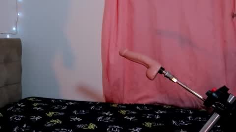 Snapshot of nahomi28 chatting on December 13, 8:04 pm Naomi online show from December 13, 8:04 pm