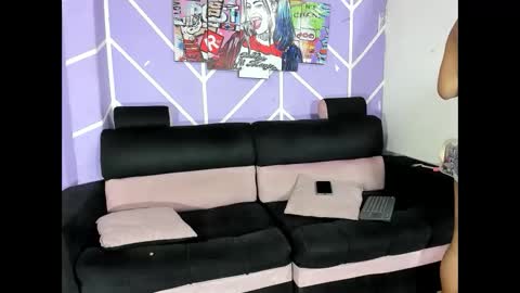 nahomi_hot2002 online show from June 2, 1:24 pm