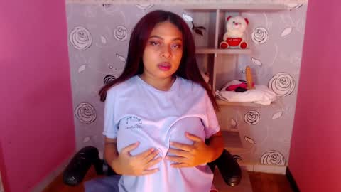 Snapshot of nahomi_tyler chatting on February 9, 3:11 am Nahomy online show from February 9, 3:11 am