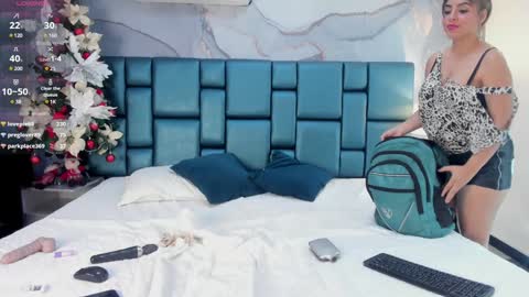 Nahomi online show from December 17, 1:50 am