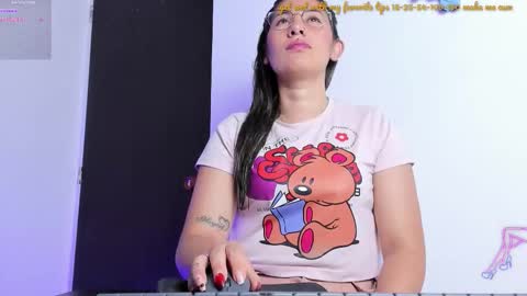 Snapshot of nahomiblakee chatting on October 14, 9:15 pm Nahomi Carol online show from October 14, 9:15 pm