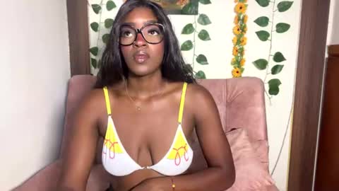 Nahomy  online show from July 6, 7:38 pm