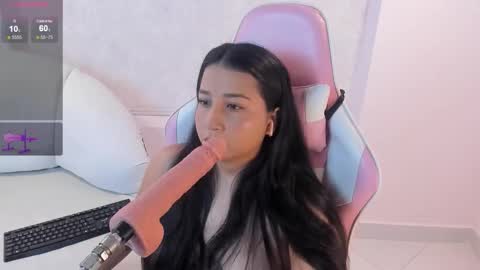 Nahomy Roberts online show from March 15, 9:04 am