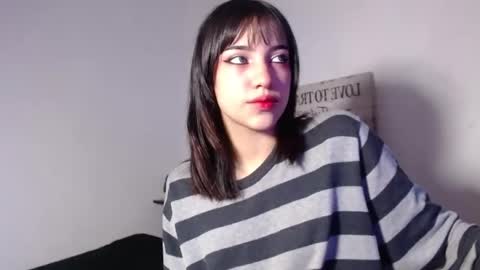 Snapshot of naiakit18 chatting on February 5, 1:37 am naiakit18 online show from February 5, 1:37 am