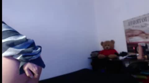 Snapshot of naiakit18 chatting on February 21, 12:27 am naiakit18 online show from February 21, 12:27 am