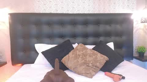 naiaramasson_ online show from May 15, 12:12 pm