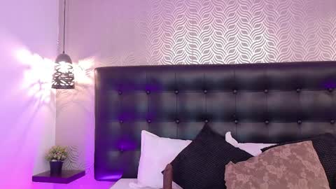 naiaramasson_ online show from May 26, 12:12 pm