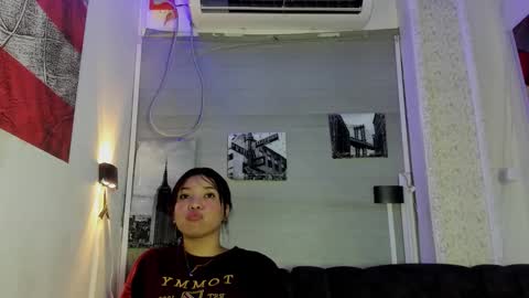 Snapshot of naileth_ chatting on December 21, 7:32 pm NAILETH online show from December 21, 7:32 pm