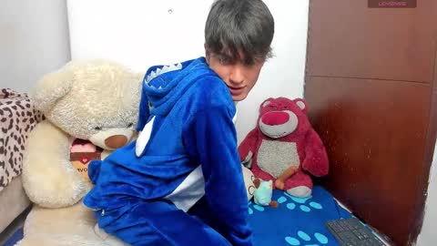  N A I M T H E  K I N G  online show from March 1, 3:30 am