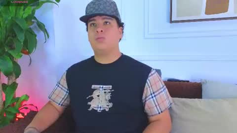 naimruiz_ online show from July 17, 6:46 pm