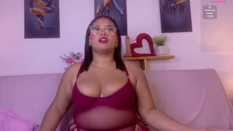 nairagold_ online show from June 16, 12:57 am