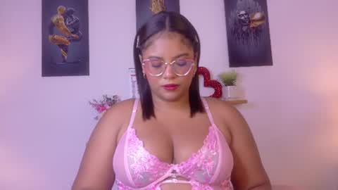nairagold_ online show from June 18, 12:55 am