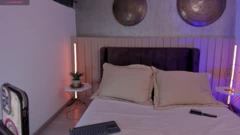 Naisha Ford online show from January 15, 3:55 am