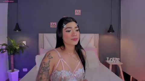 Snapshot of naishaford_1 chatting on June 19, 5:12 am Naisha Ford online show from June 19, 5:12 am