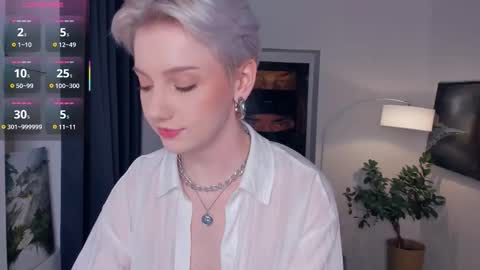 Snapshot of nakishacroshaw chatting on October 31, 1:45 pm Kate online show from October 31, 1:45 pm