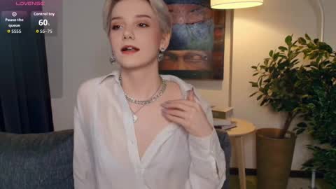 Snapshot of nakishacroshaw chatting on November 15, 11:29 am Kate online show from November 15, 11:29 am