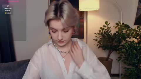 Snapshot of nakishacroshaw chatting on December 3, 12:25 pm Kate online show from December 3, 12:25 pm