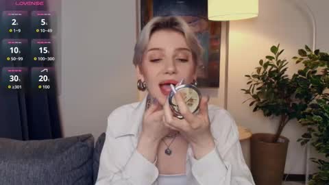 Snapshot of nakishacroshaw chatting on December 4, 11:52 am Kate online show from December 4, 11:52 am