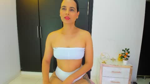 Snapshot of nala_omg2026 chatting on June 22, 7:44 pm Nala online show from June 22, 7:44 pm