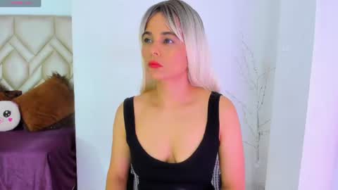 Snapshot of nala_omg2026 chatting on July 1, 8:19 pm Nala online show from July 1, 8:19 pm