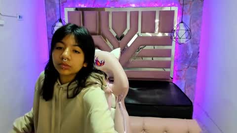 nami_usagi online show from December 5, 12:00 pm