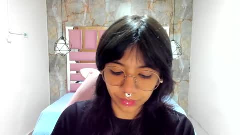 nami_usagi online show from December 6, 11:22 am