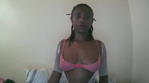 Snapshot of nana2095 chatting on June 11, 6:00 am nana2095 online show from June 11, 6:00 am