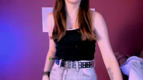 Snapshot of nana_shy_ chatting on December 19, 1:23 am nana_shy_ online show from December 19, 1:23 am