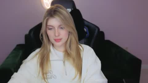 Maeve online show from September 28, 3:01 am