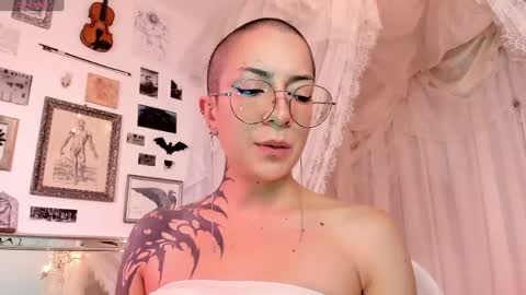 Snapshot of nanaxnana chatting on April 15, 11:50 am Alma Maria online show from April 15, 11:50 am