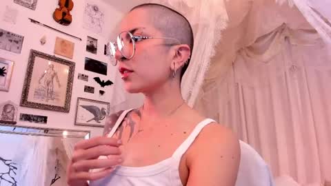 Snapshot of nanaxnana chatting on May 6, 7:46 am Alma Maria online show from May 6, 7:46 am
